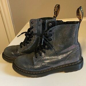 Dr. Martens Pascal Kids Boots in Iridescent Sparkly Black